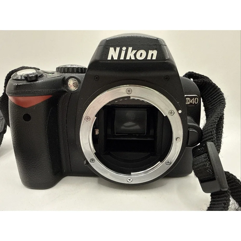 Nikon D D40 6.1 MP Digital SLR Camera ( body only ) UNTESTED
